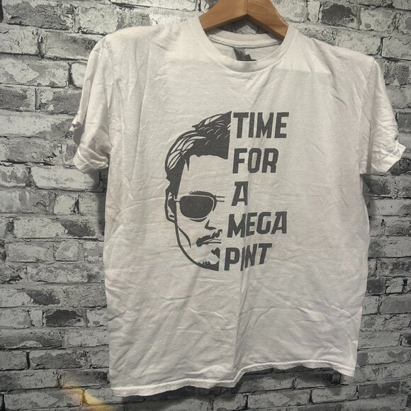 EUC Gildan Johnny Depp " Time for a Mega Pint" White T-Shirt Grey Font Size M - Picture 2 of 11